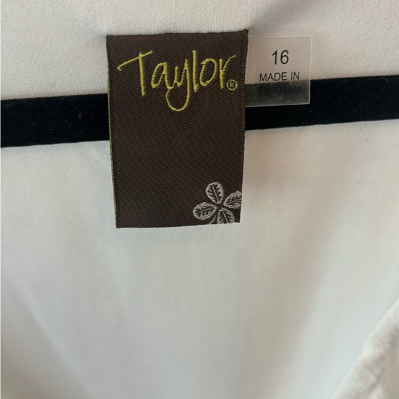 Taylor Elegant White Maxi Dress - Picture 2 of 4